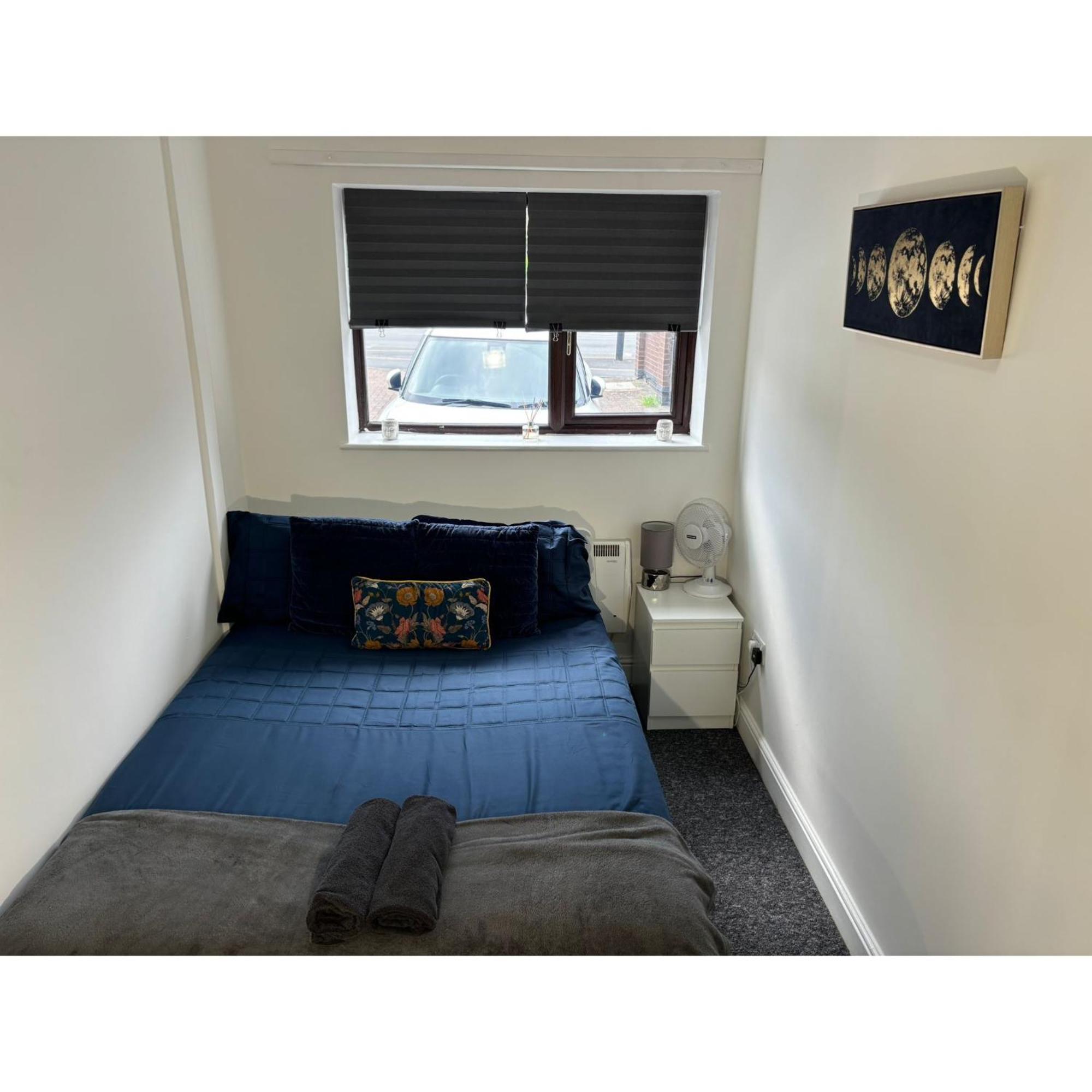 Enjoy A Spacious Lounge With A Cozy Sofa Bed And A Private Ensuite Bedroom Wednesbury Eksteriør billede