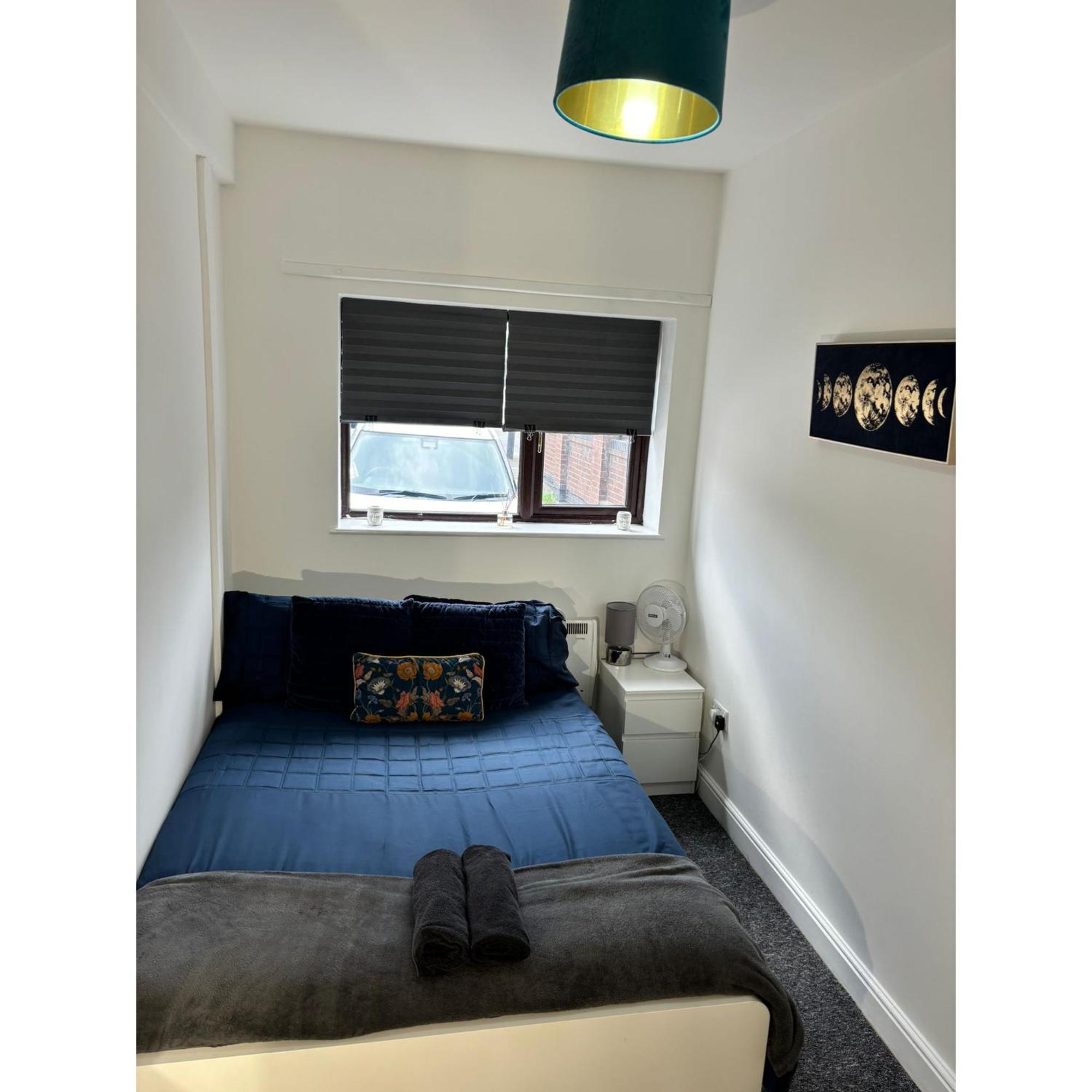 Enjoy A Spacious Lounge With A Cozy Sofa Bed And A Private Ensuite Bedroom Wednesbury Eksteriør billede