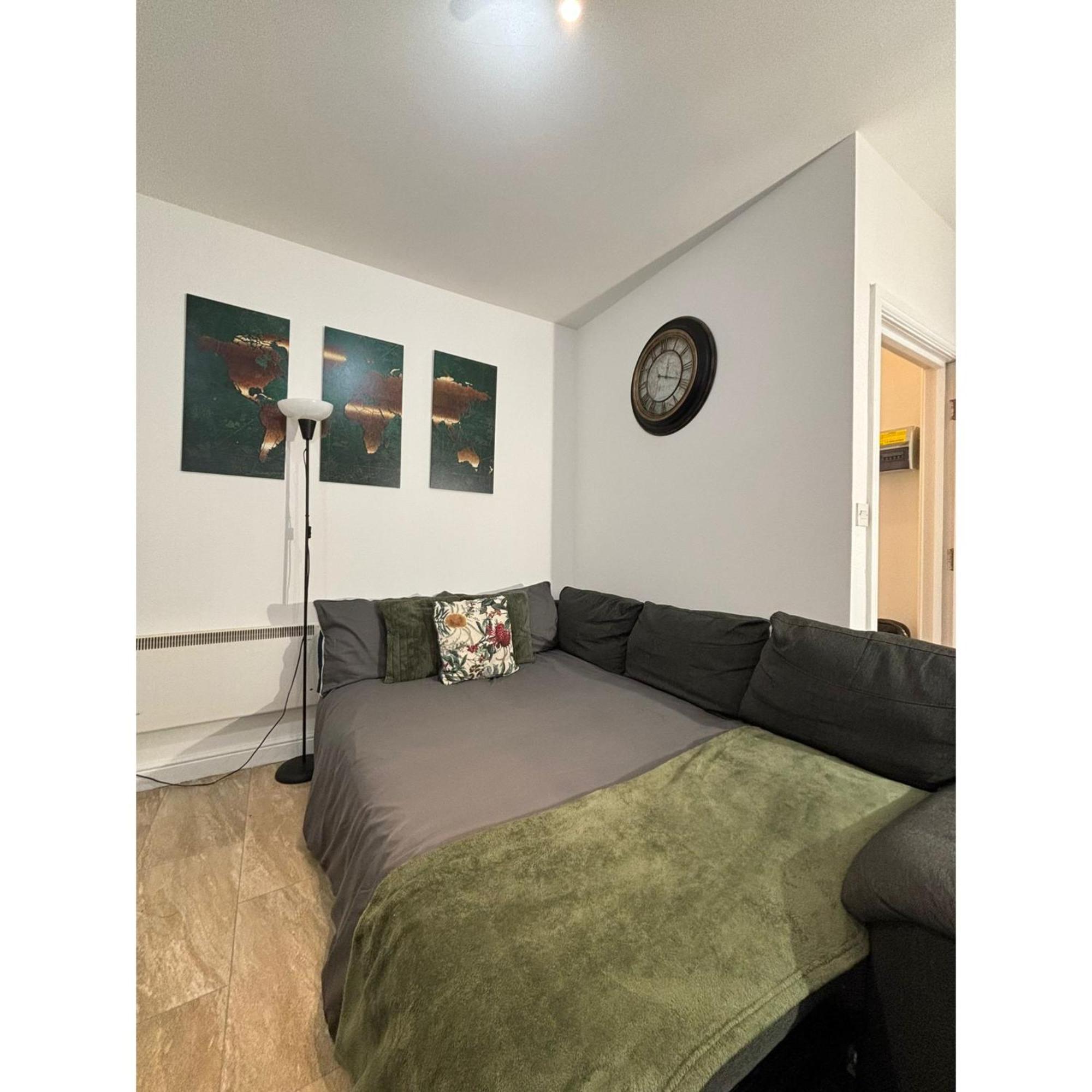 Enjoy A Spacious Lounge With A Cozy Sofa Bed And A Private Ensuite Bedroom Wednesbury Eksteriør billede