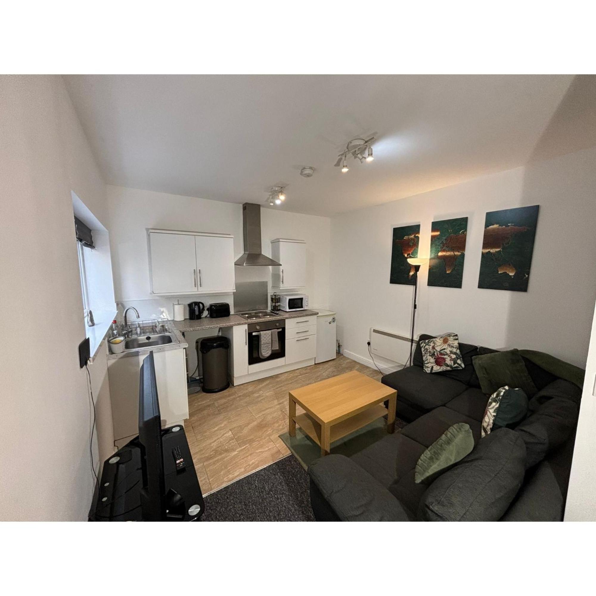 Enjoy A Spacious Lounge With A Cozy Sofa Bed And A Private Ensuite Bedroom Wednesbury Eksteriør billede