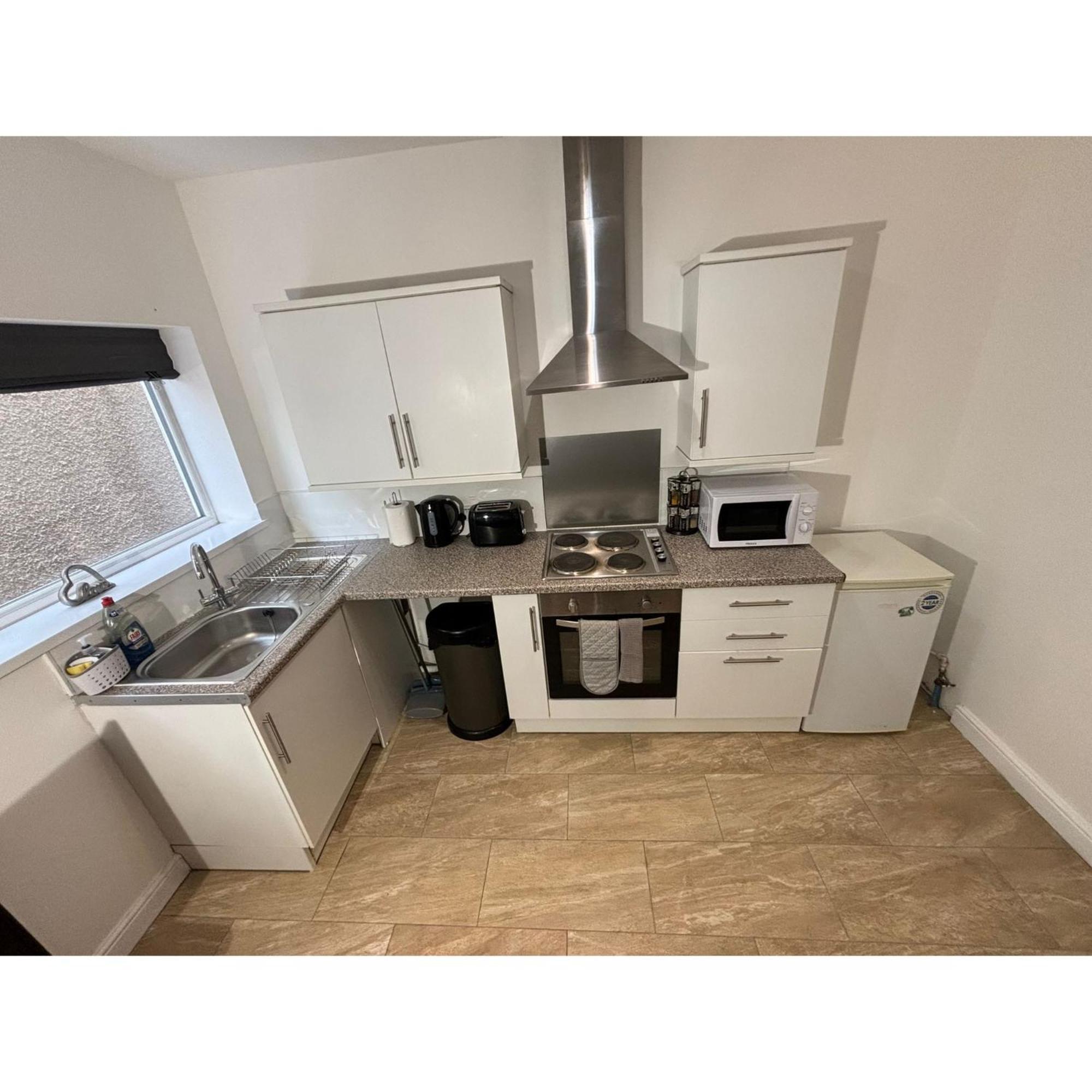 Enjoy A Spacious Lounge With A Cozy Sofa Bed And A Private Ensuite Bedroom Wednesbury Eksteriør billede